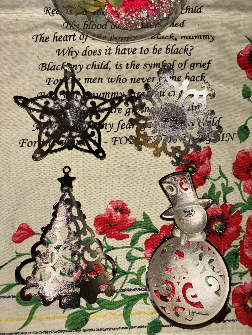 N/A contains ornaments